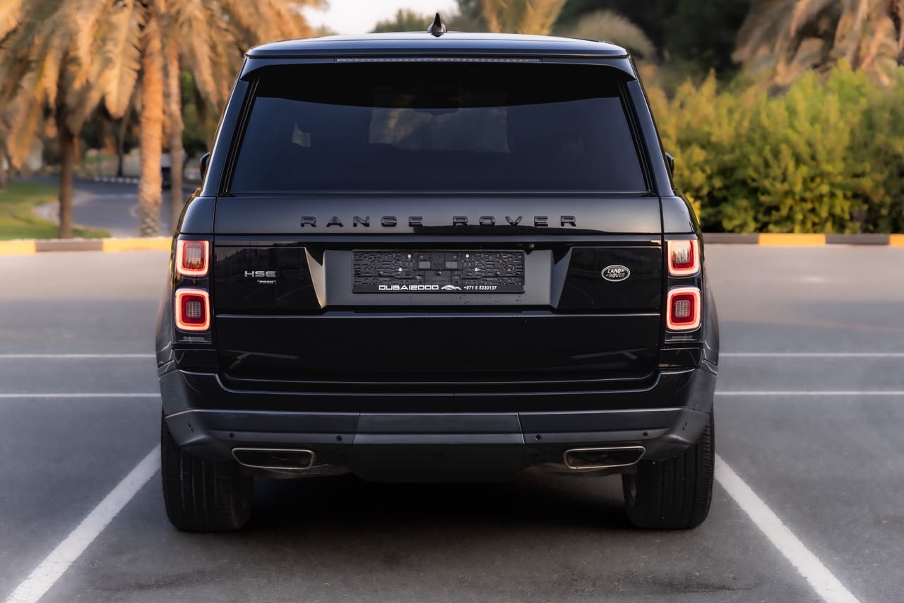 Range Rover Vogue 2021 Black / Red – 87,985 km – rear exterior view