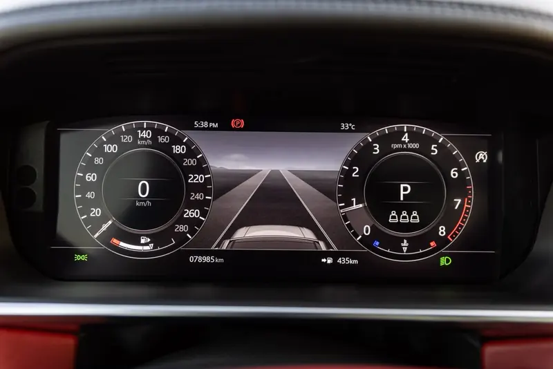 Range Rover Vogue 2021 Black / Red – 87,985 km – digital instruments and photographed odometer