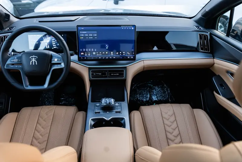 BYD Song L DM-i 2025 – dashboard and console