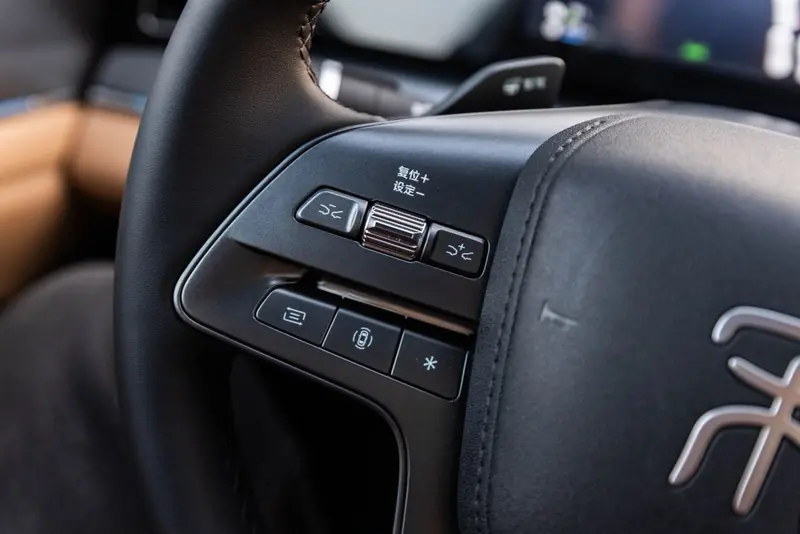 BYD Song L DM-i 2025 – left steering-wheel controls