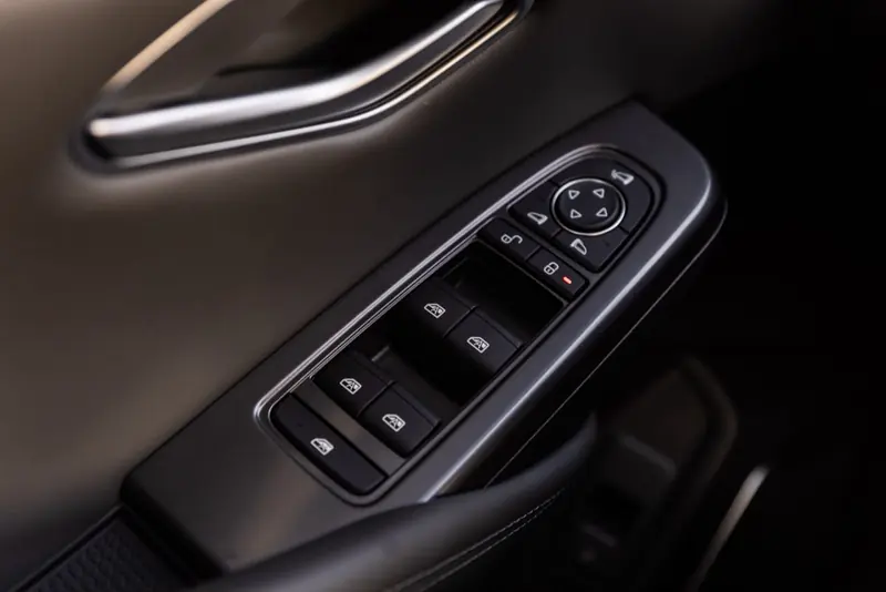 BYD Song L DM-i 2025 – driver-door controls