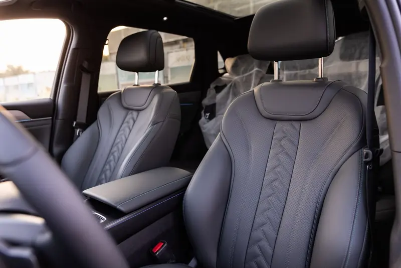 BYD Song L DM-i 2025 – Black front seats