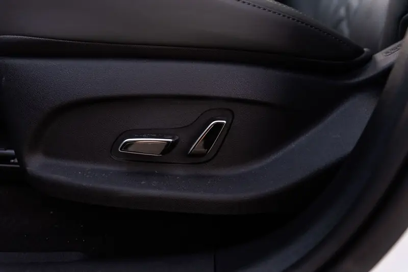 BYD Song L DM-i 2025 – powered seat controls