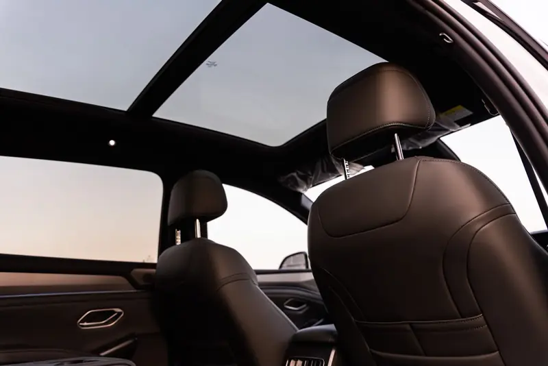 BYD Song L DM-i 2025 – panoramic glass roof