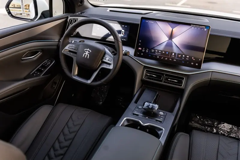 BYD Song L DM-i 2025 – dashboard and central screen