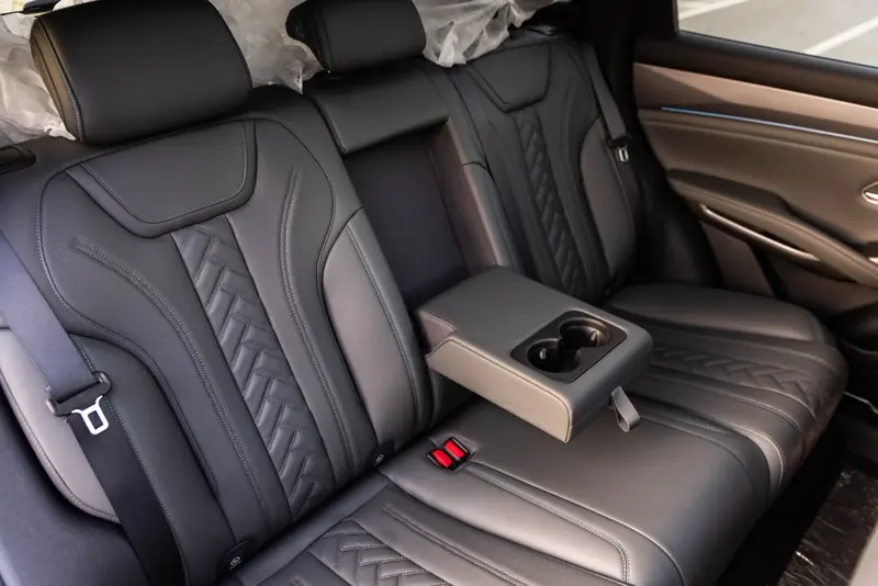 BYD Song L DM-i 2025 – Black rear seats
