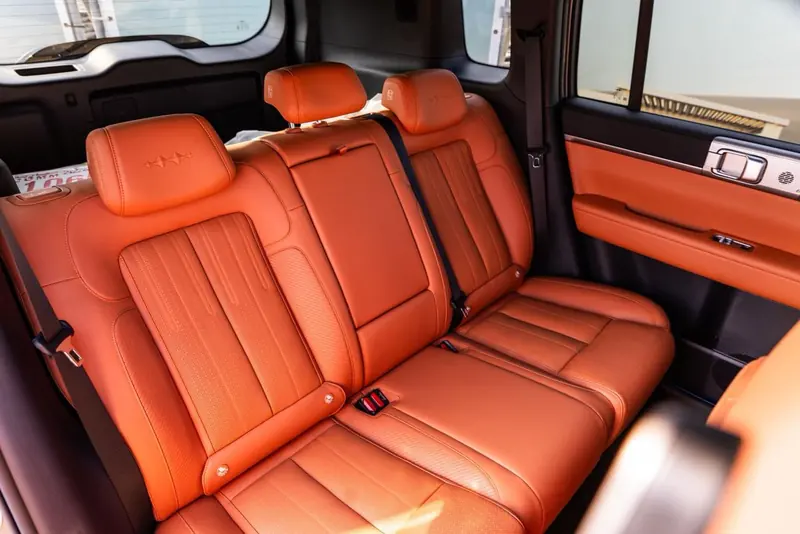 Leopard 7 ULTRA 2026 Black – Tan rear seats