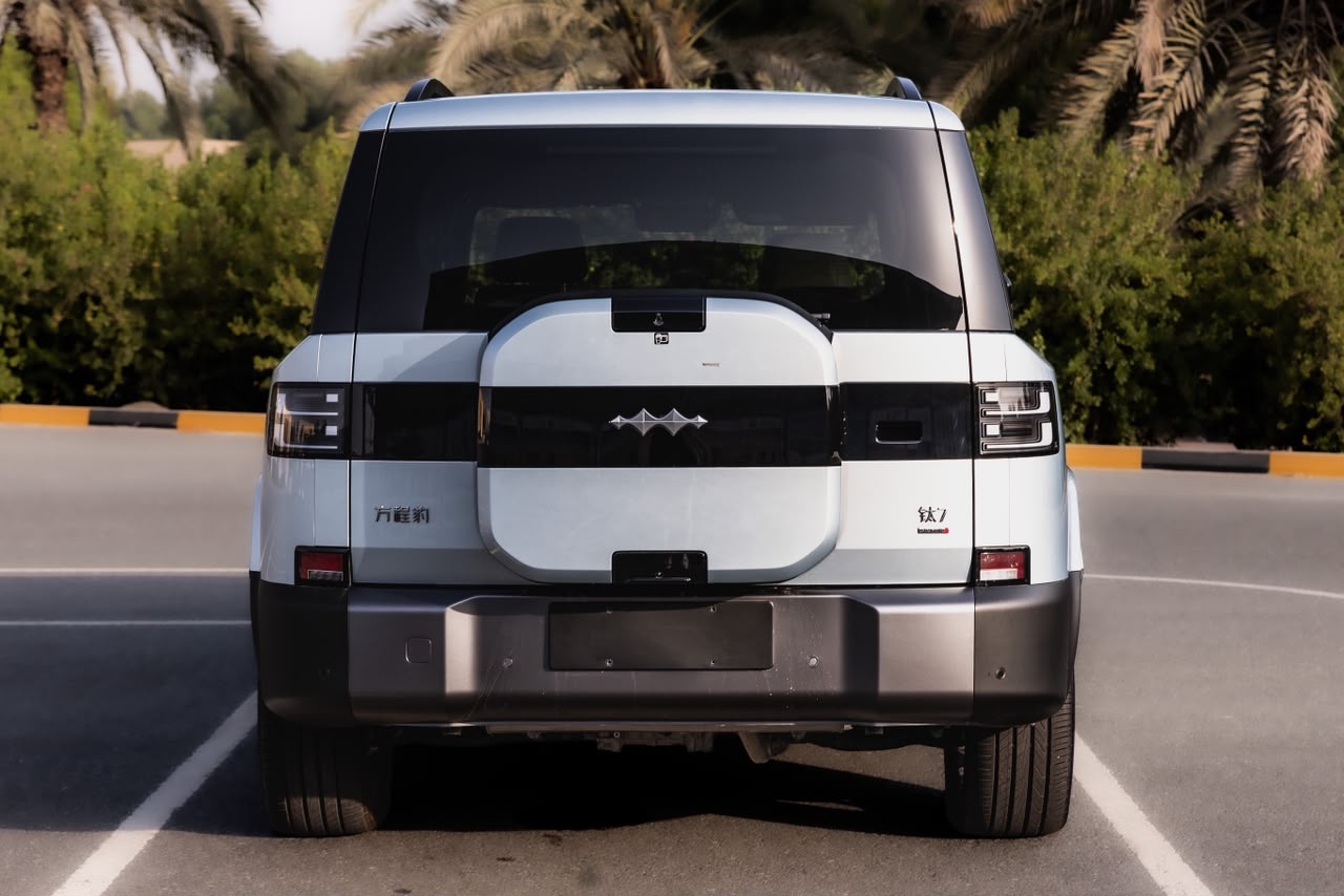 Leopard 7 ULTRA 2026 Sky Blue – rear view