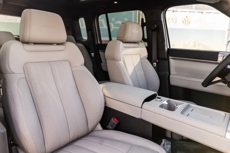 Leopard 7 ULTRA 2026 Sky Blue – front row and console