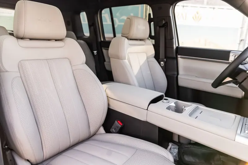 Leopard 7 ULTRA 2026 Sky Blue – front cabin