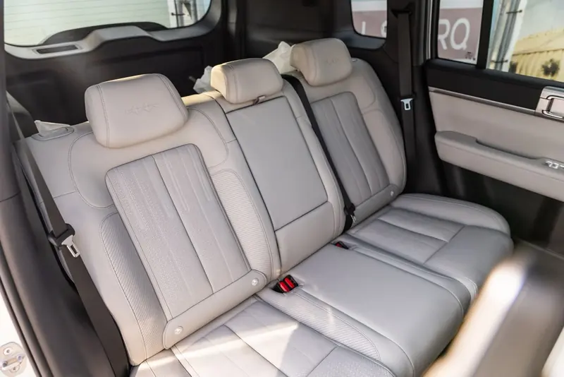 Leopard 7 ULTRA 2026 Sky Blue – White rear seats