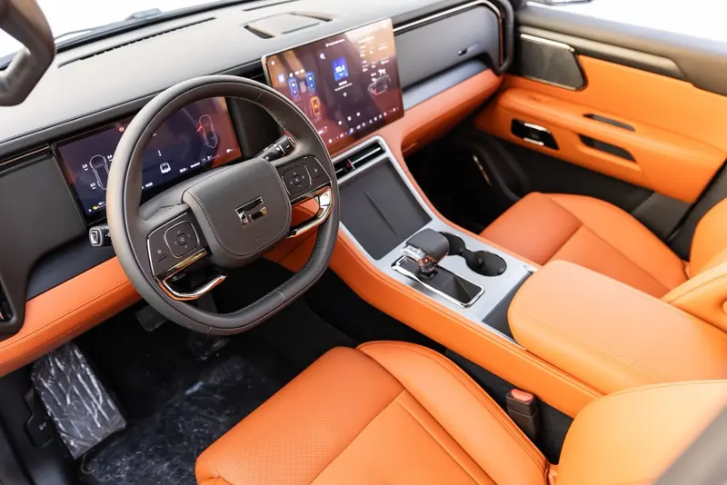 ROX 01 2026 Polar White / Amber – 7 Seats – dashboard and front cabin