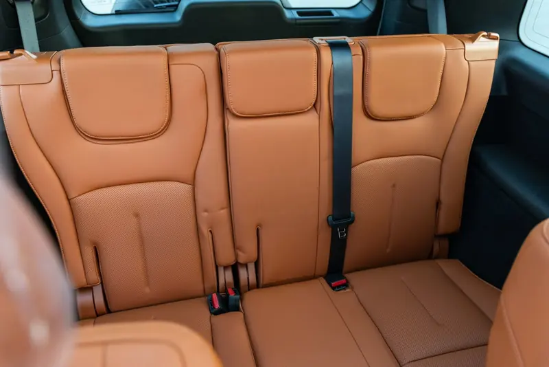 ROX 01 2026 Starlit Night Black / Amber – 7 Seats – third-row seating
