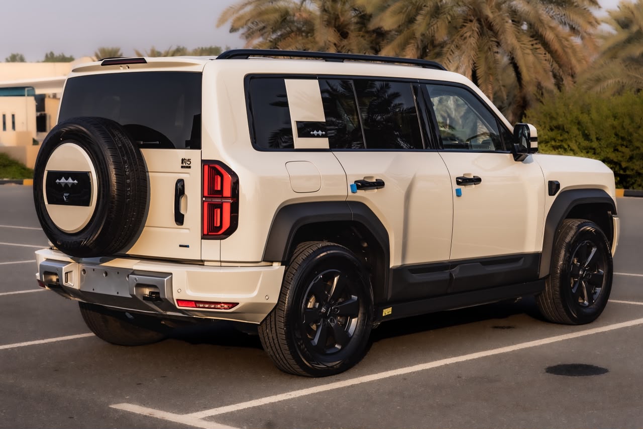BYD Leopard 5 Ultra 2026 Sand with Black interior - photo 1