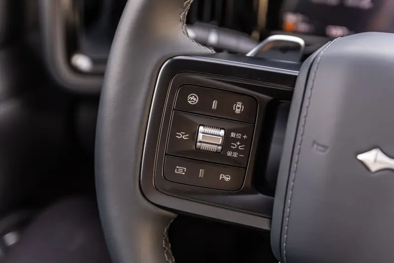 BYD Leopard 5 Ultra 2026 Sand with Black interior - photo 14