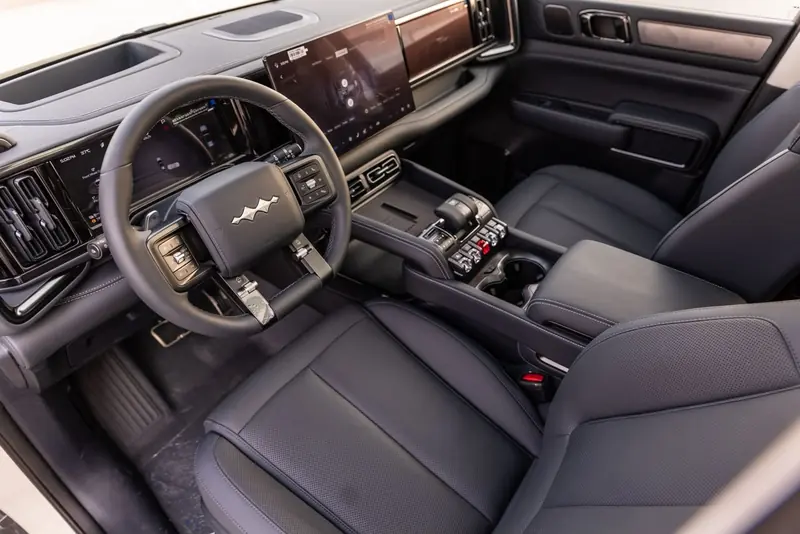 BYD Leopard 5 Ultra 2026 Sand with Black interior - photo 15