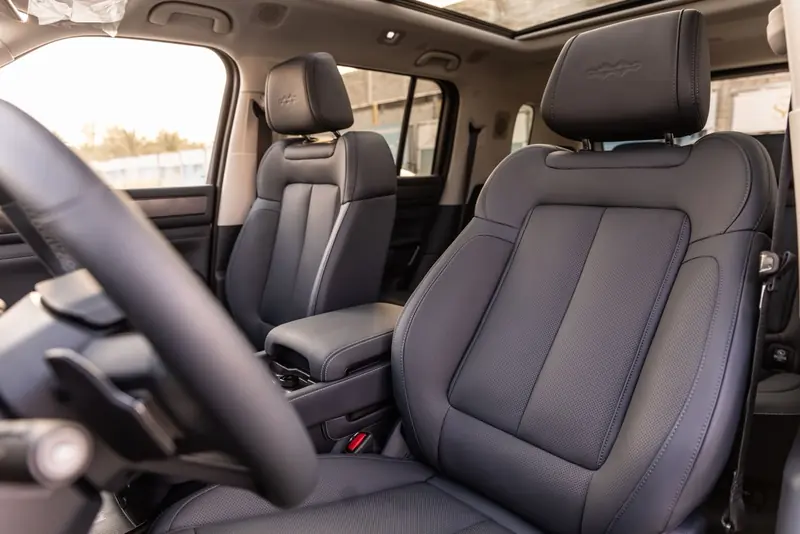 BYD Leopard 5 Ultra 2026 Sand with Black interior - photo 16