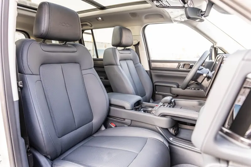 BYD Leopard 5 Ultra 2026 Sand with Black interior - photo 19