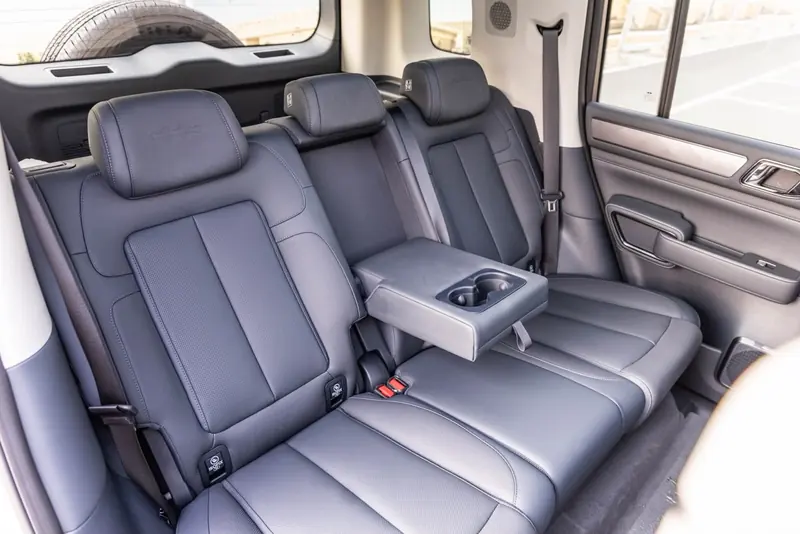 BYD Leopard 5 Ultra 2026 Sand with Black interior - photo 21
