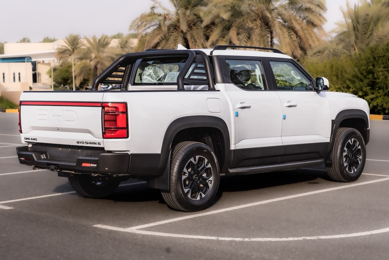 BYD Shark 6 DMO 2026 White – AWD Plug-in Hybrid Pickup – gallery photo 3