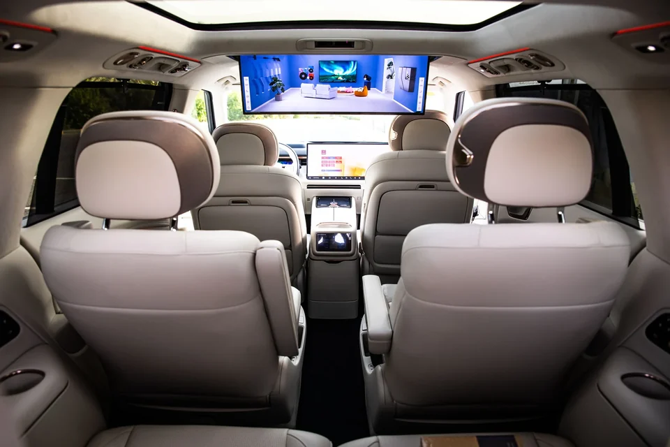 Lynk & Co 900 Ultra 2025 Black - photo 18