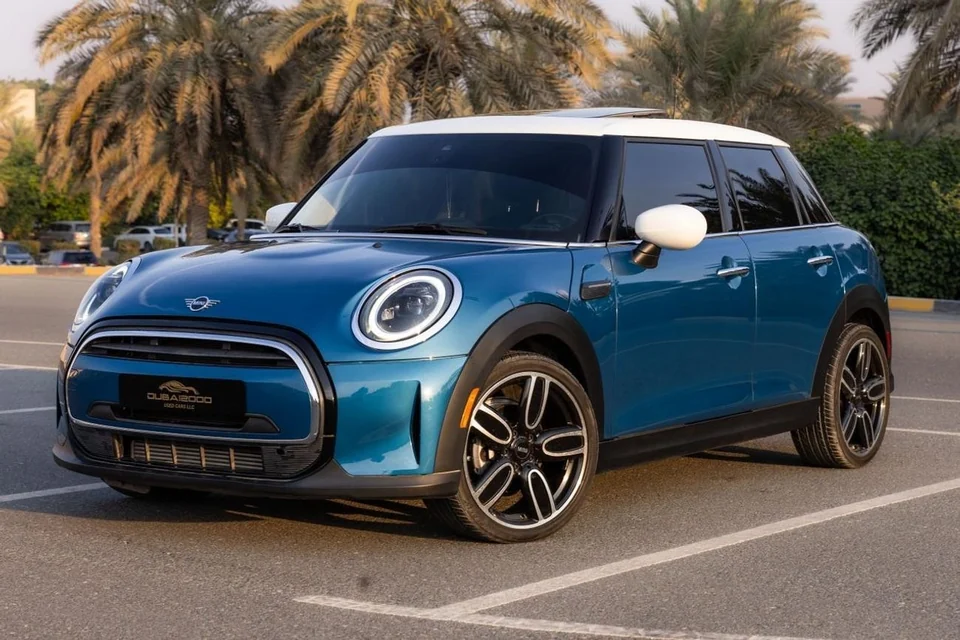 ميني كوبر 2022 – أزرق للبيع في الإمارات: المواصفات والسعر ودليل الشراء