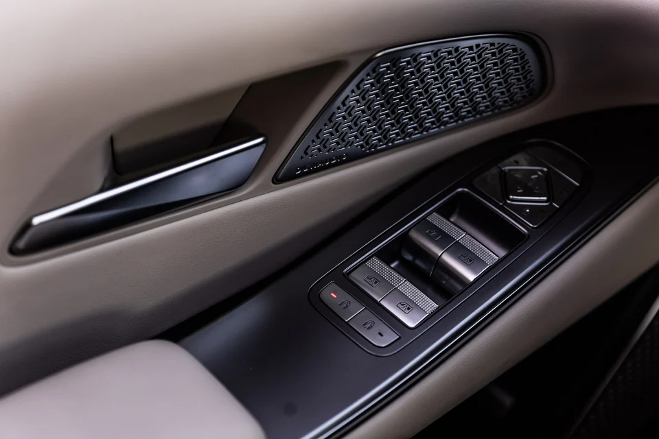 بي واي دي هان L 2025 فضي - صورة 8