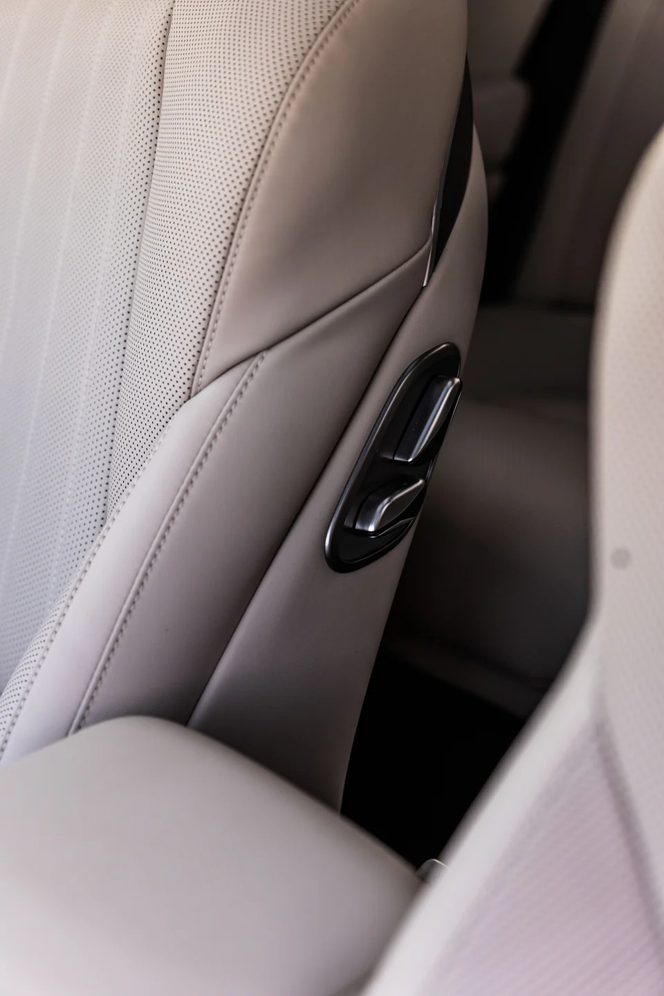 بي واي دي هان L 2025 فضي - صورة 12