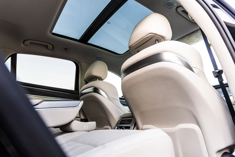 بي واي دي هان L 2025 فضي - صورة 15