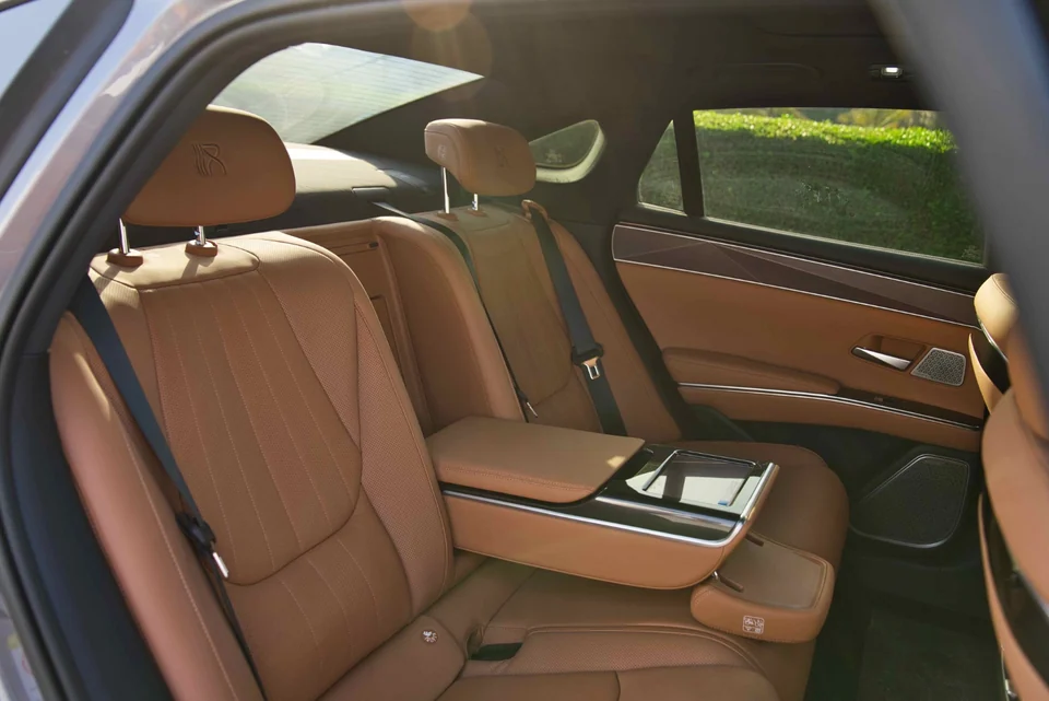 بي واي دي هان L 2025 فضي - صورة 34