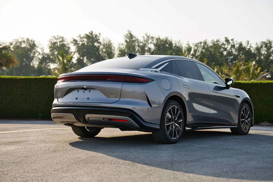 بي واي دي هان L 2025 فضي - صورة 37