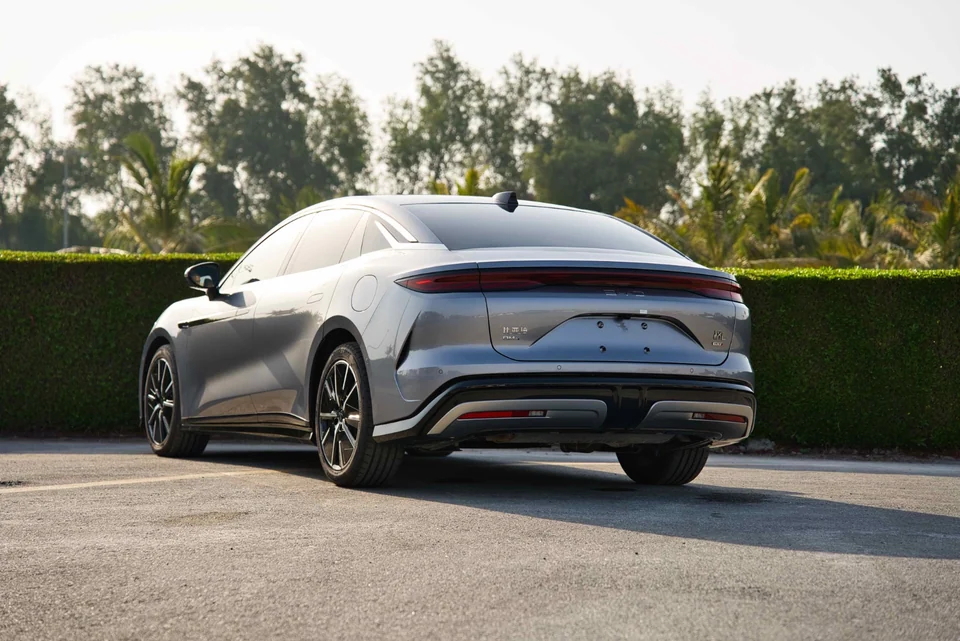 بي واي دي هان L 2025 فضي - صورة 38