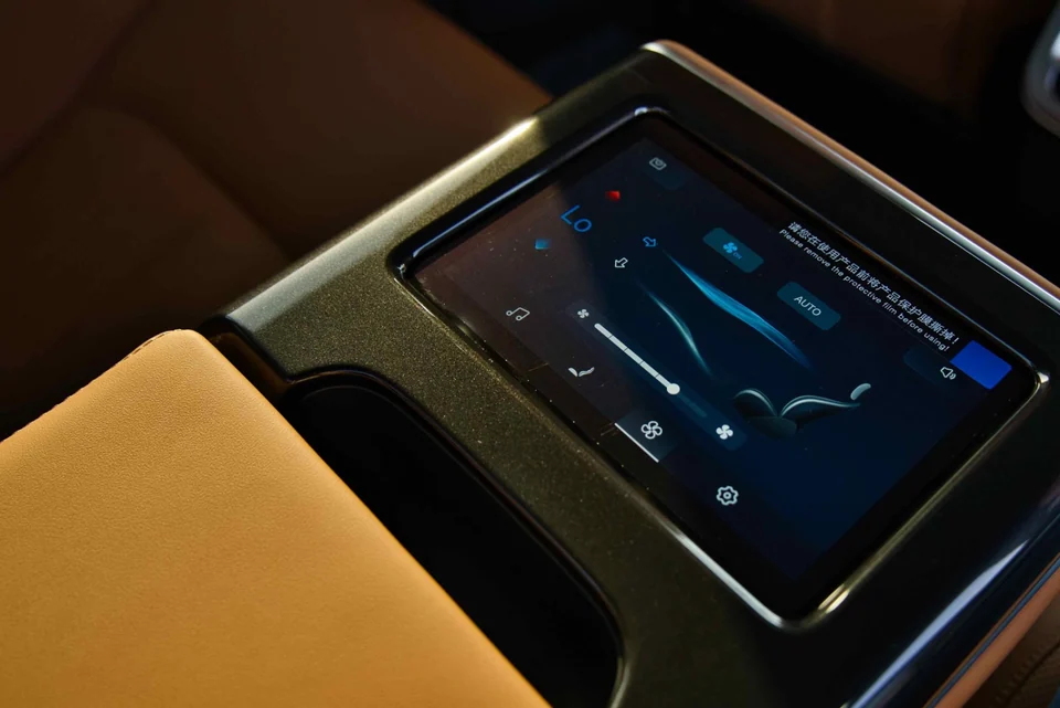 بي واي دي هان L 2025 فضي - صورة 42