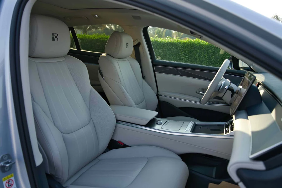 بي واي دي هان L 2025 فضي - صورة 51