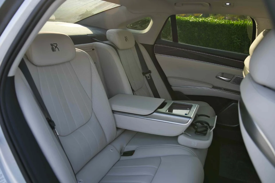 بي واي دي هان L 2025 فضي - صورة 53