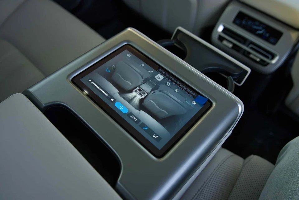 بي واي دي هان L 2025 فضي - صورة 54