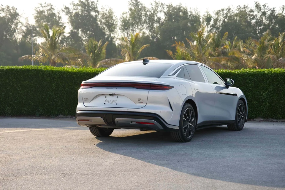 بي واي دي هان L 2025 فضي - صورة 56