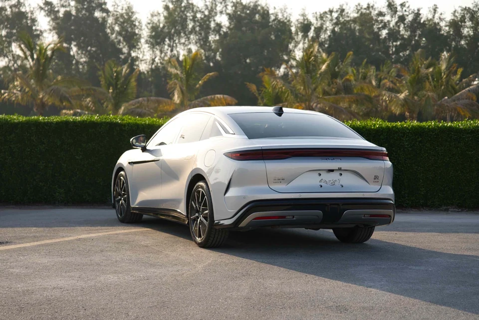 بي واي دي هان L 2025 فضي - صورة 61