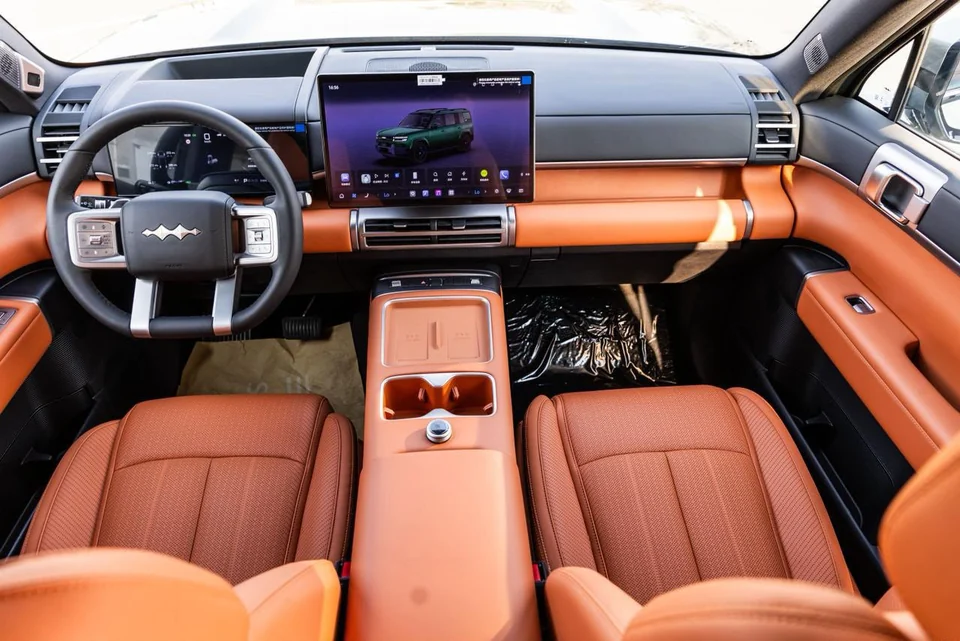 BYD Leopard 7 2026 – Blue / Tan – full dashboard