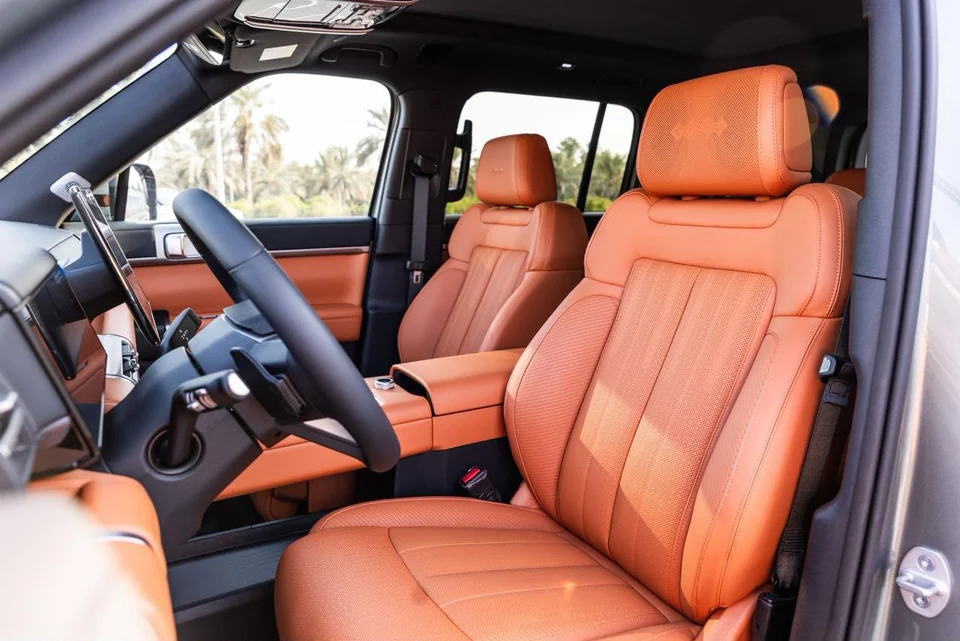 BYD Leopard 7 2026 – Blue / Tan – front seats from driver side
