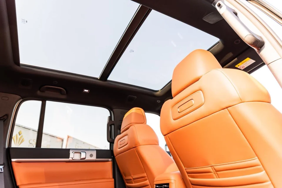 BYD Leopard 7 2026 – Blue / Tan – panoramic glass roof