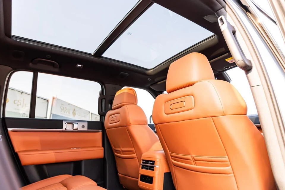 BYD Leopard 7 2026 – Blue / Tan – roof and rear cabin space