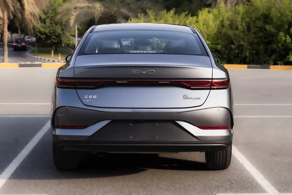 BYD QIN PLUS 2025 Big Battery – Grey / Mocha – rear view
