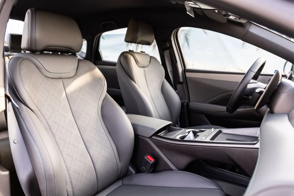 BYD QIN PLUS 2025 Big Battery – Grey / Mocha – Mocha front seats