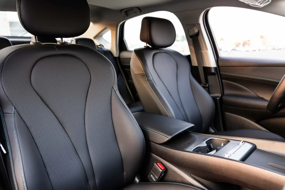 BYD Seal 05 2026 Full Option Big Battery 220 km – Blue / Black – seating and cabin details