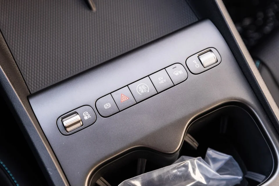 BYD Seal 05 2026 Full Option Big Battery 220 km – Blue / Black – console details
