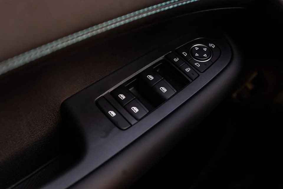 BYD Seal 05 2026 Full Option Big Battery 220 km – Blue / Black – door details