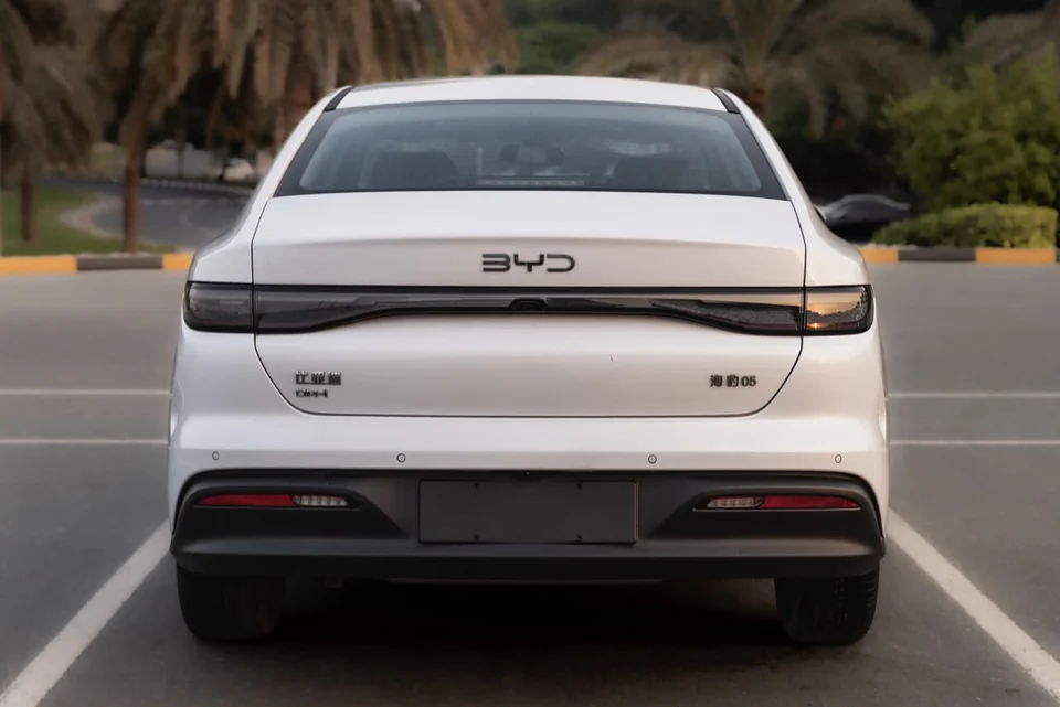 BYD Seal 05 2026 Full Option Big Battery 220 km – White / Black – rear view