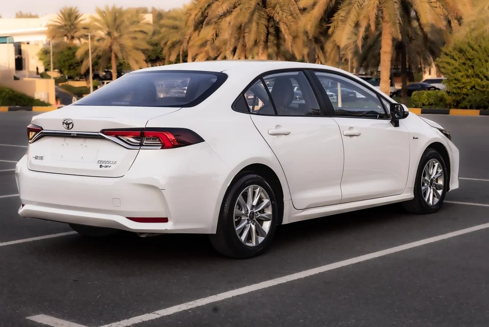 Toyota Corolla Hybrid 2025 White - photo 10