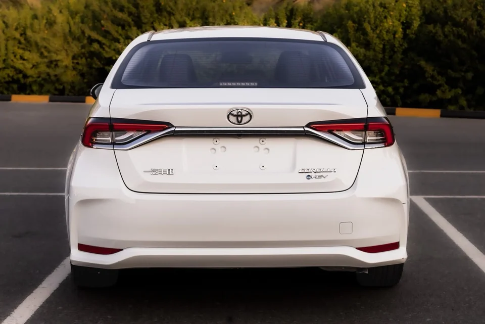 Toyota Corolla Hybrid 2025 White - photo 14